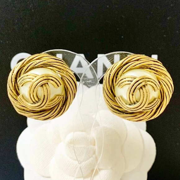 CHANEL CC Logos Pearl Twist Rope Vintage Clip-On Earrings Gold Tone 94A Auth